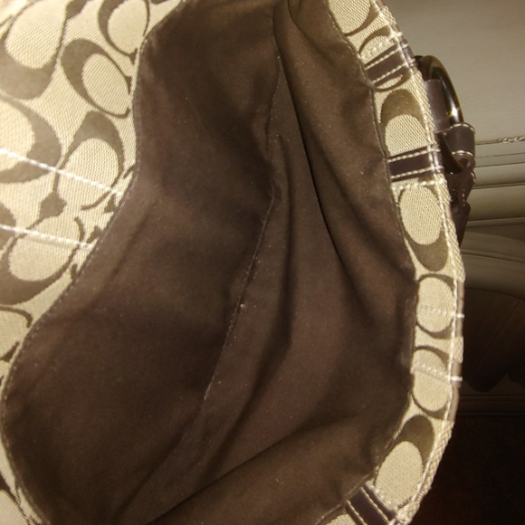 Beautiful and immaculate Coach Handbag!! ❤ - Picture 3 of 8